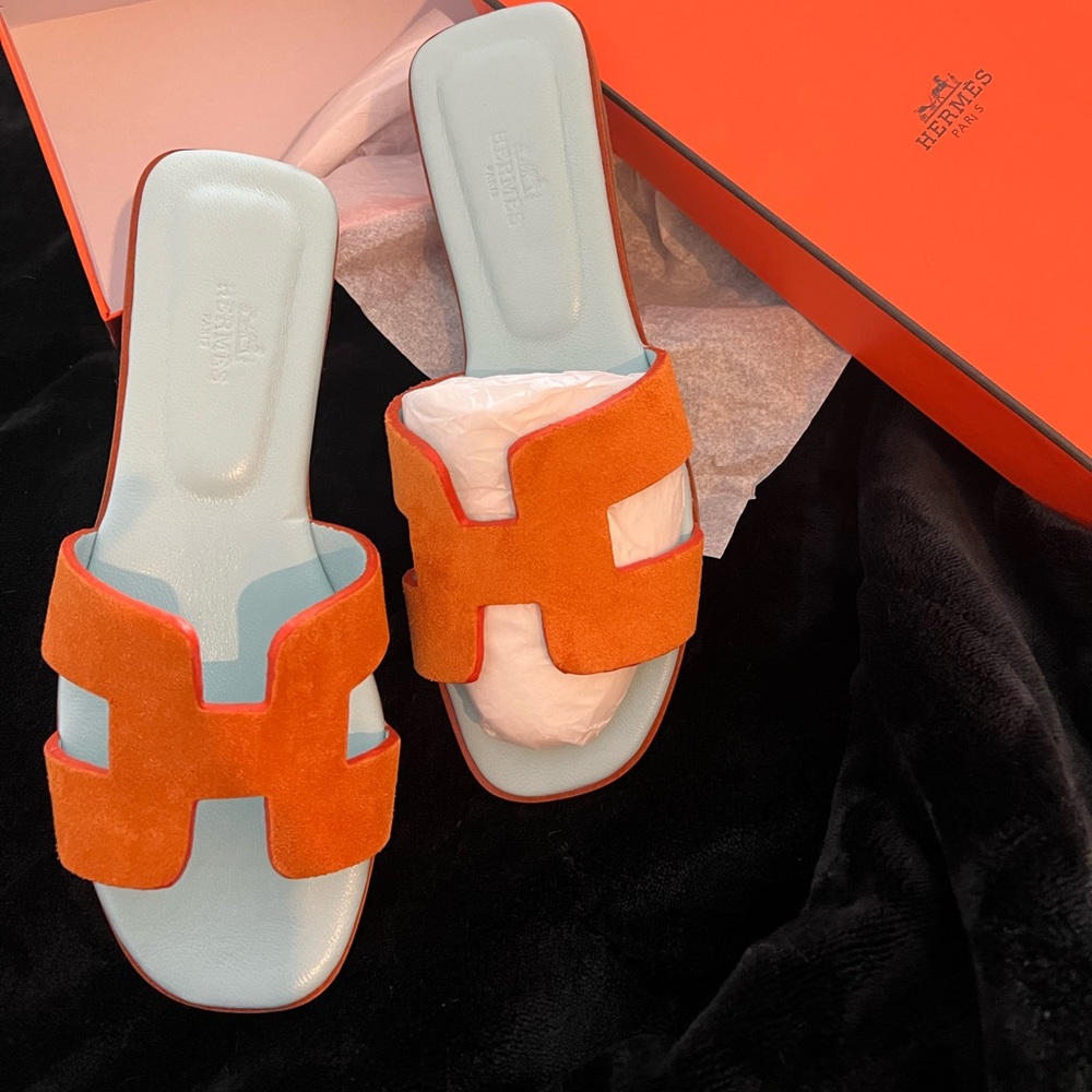 Brand news orange sandal!